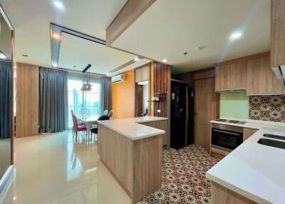 3 bed Condo in Villa Asoke Makkasan Sub District C019034