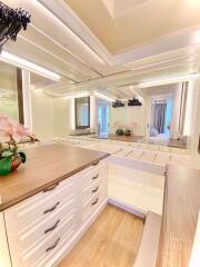 2 bed Condo in Park Origin Phromphong Khlongtan Sub District C019017