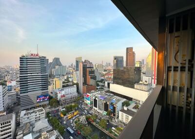 2 bed Condo in M Silom Suriyawong Sub District C019012