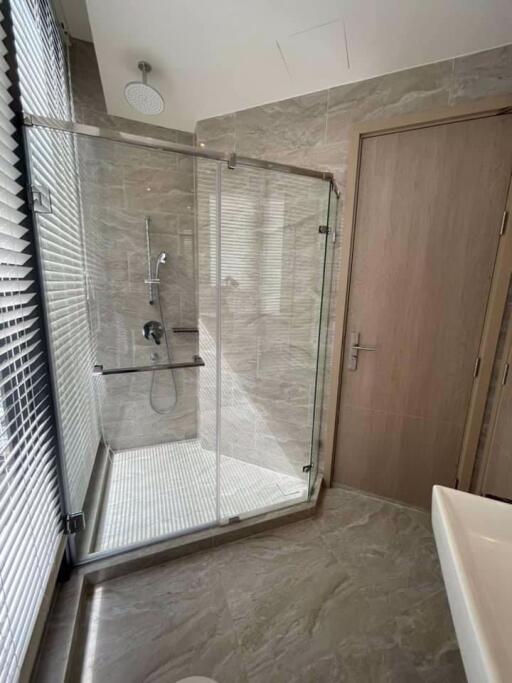 2 ห้องนอน, 2 ห้องน้ำ คอนโด ราคา ฿ 65,000/เดือน