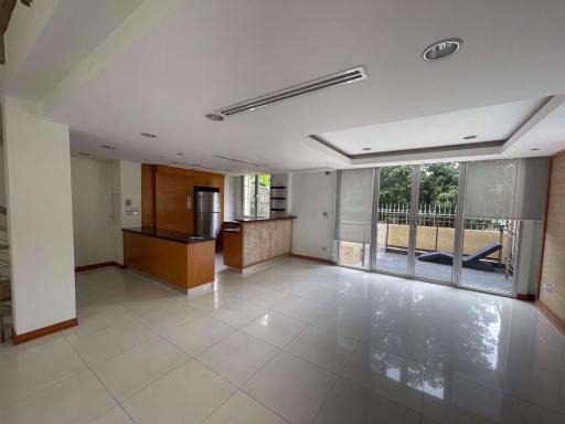 3 bed House in The Lofts Sathorn Yan Nawa District H018995