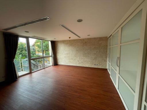 3 bed House in The Lofts Sathorn Yan Nawa District H018995