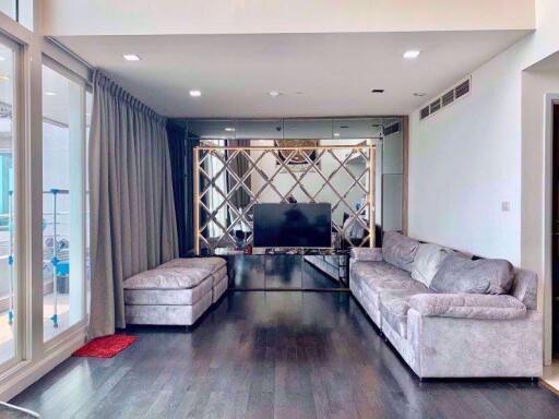 3 bed Duplex in Watermark Chaophraya Khlong Ton Sai Sub District D018991