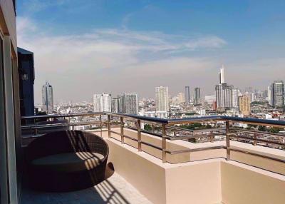 3 bed Duplex in Watermark Chaophraya Khlong Ton Sai Sub District D018991