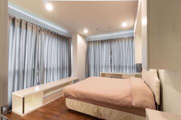 2 bed Condo in The Address Chidlom Lumphini Sub District C018986