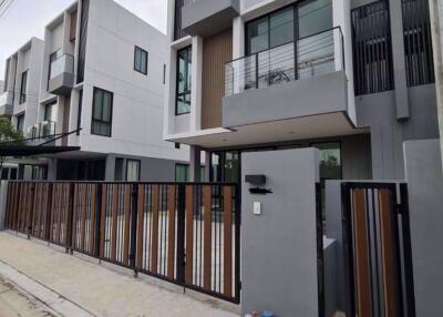 3 bed House in Nue Noble Connex House Don Mueang Sao Thong Hin Sub District H018949