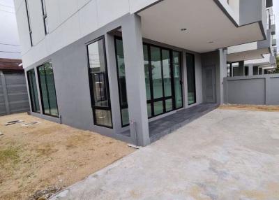 3 bed House in Nue Noble Connex House Don Mueang Sao Thong Hin Sub District H018949