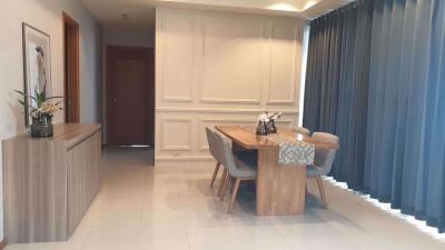 2 bed Condo in The Emporio Place Khlongtan Sub District C018945