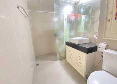 2 bed Condo in Supalai Place Condominium Khlong Tan Nuea Sub District C018944