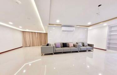 3 bed Condo in President Park Sukhumvit 24 Khlongtan Sub District C018941