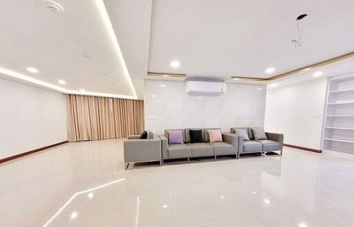 3 bed Condo in President Park Sukhumvit 24 Khlongtan Sub District C018941