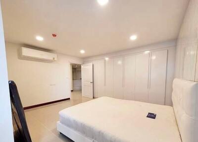 3 bed Condo in President Park Sukhumvit 24 Khlongtan Sub District C018941