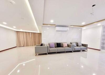 3 bed Condo in President Park Sukhumvit 24 Khlongtan Sub District C018941