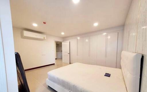 3 bed Condo in President Park Sukhumvit 24 Khlongtan Sub District C018941