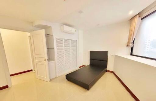 3 bed Condo in President Park Sukhumvit 24 Khlongtan Sub District C018941