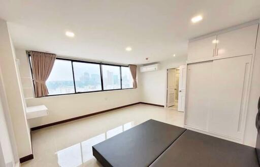 3 bed Condo in President Park Sukhumvit 24 Khlongtan Sub District C018941