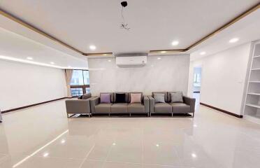 3 bed Condo in President Park Sukhumvit 24 Khlongtan Sub District C018941