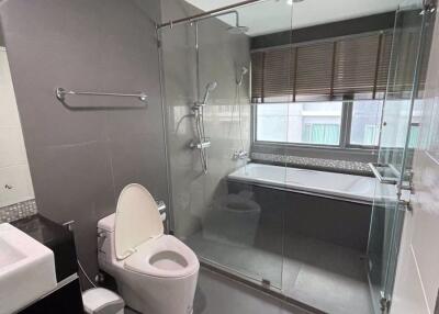 1 bed Condo in The Crest Sukhumvit 34 Khlongtan Sub District C018937