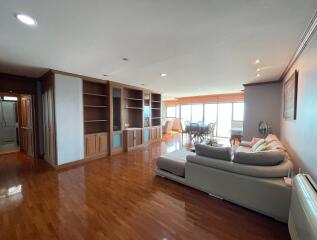 3 bed Condo in Sathorn Gardens Thungmahamek Sub District C018928