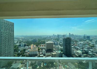 3 bed Condo in Sathorn Gardens Thungmahamek Sub District C018928