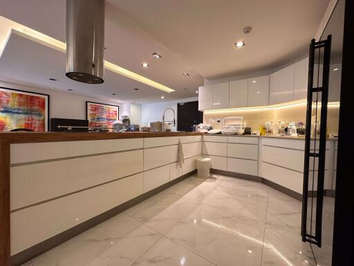 3 bed Condo in Crystal Garden Khlongtoei Sub District C018914