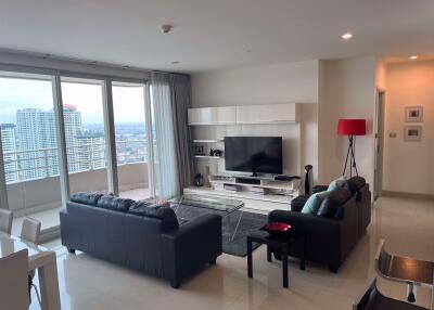 3 bed Penthouse in Watermark Chaophraya Khlong Ton Sai Sub District P018910