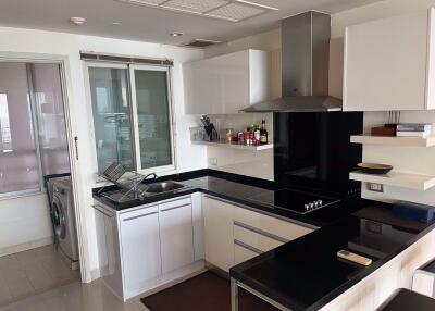 3 bed Penthouse in Watermark Chaophraya Khlong Ton Sai Sub District P018910