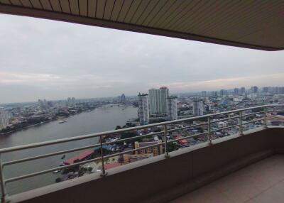 3 bed Penthouse in Watermark Chaophraya Khlong Ton Sai Sub District P018910