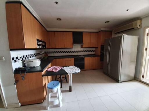 3 bed Condo in Kallista Mansion Khlong Toei Nuea Sub District C018841