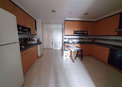 3 bed Condo in Kallista Mansion Khlong Toei Nuea Sub District C018841