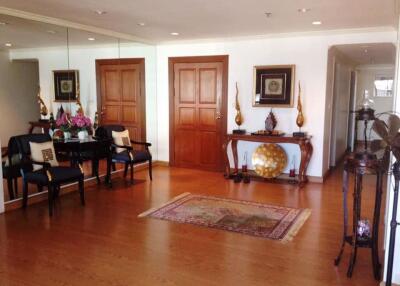 3 bed Condo in Sathorn Park Place Thungmahamek Sub District C018830