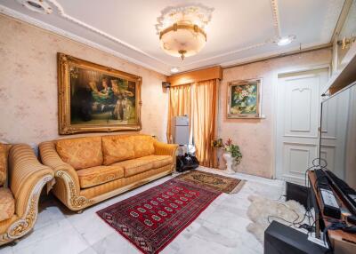 4 bed Condo in Mahogany Tower Khlongtan Sub District C018810