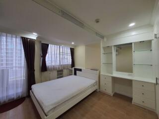 3 bed Condo in Supalai Place Condominium Khlong Tan Nuea Sub District C018801