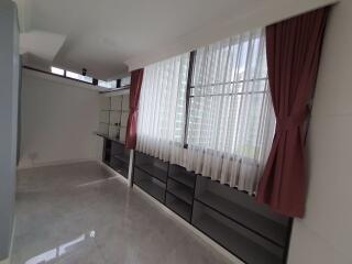 3 bed Condo in Supalai Place Condominium Khlong Tan Nuea Sub District C018801