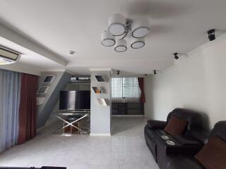 3 bed Condo in Supalai Place Condominium Khlong Tan Nuea Sub District C018801