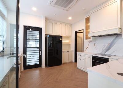 4 bed House in Nantawan Rama 9 - New Krungthepkretha Prawet Sub District H018786