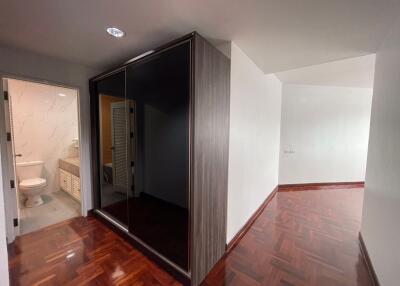 2 ห้องนอน, 2 ห้องน้ำ คอนโด ราคา ฿ 35,000/เดือน