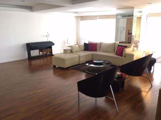 3 bed Condo in President Park Sukhumvit 24 Khlongtan Sub District C018773