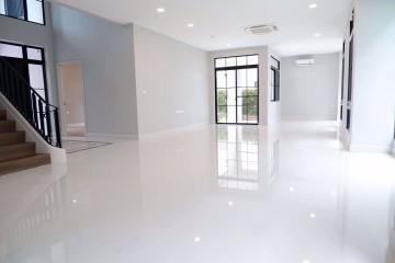 5 bed Condo in Nantawan Rama 9 - New Krungthepkretha Prawet Sub District C018770