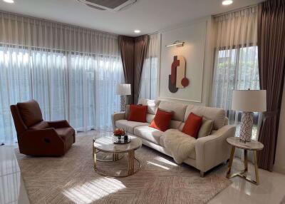 4 bed House in Nantawan Rama 9 - New Krungthepkretha Prawet Sub District H018765