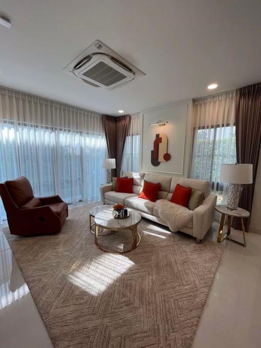 4 bed House in Nantawan Rama 9 - New Krungthepkretha Prawet Sub District H018765