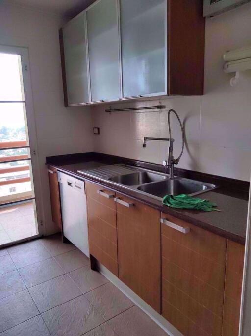 3 bed Condo in Master View Executive Place Khlong San District C018762