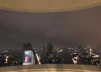 2 bed Condo in State Tower Silom Sub District C018738