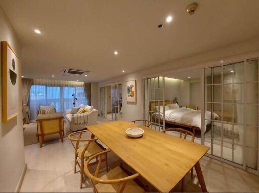 2 bed Condo in State Tower Silom Sub District C018737