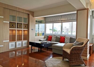 2 bed Condo in Yada Residential Khlong Tan Nuea Sub District C018733