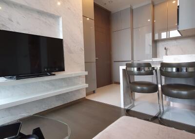 1 bed Condo in The Esse at Singha Complex Khlong Toei Nuea Sub District C018697