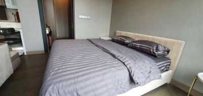 1 bed Condo in The Esse at Singha Complex Khlong Toei Nuea Sub District C018697