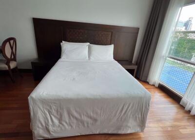 4 bed Condo in Royal Residence Park Lumphini Sub District C018679