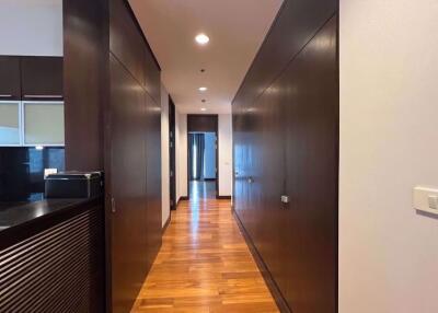 4 bed Condo in Royal Residence Park Lumphini Sub District C018679