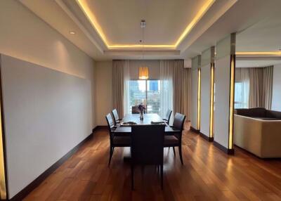 4 bed Condo in Royal Residence Park Lumphini Sub District C018679